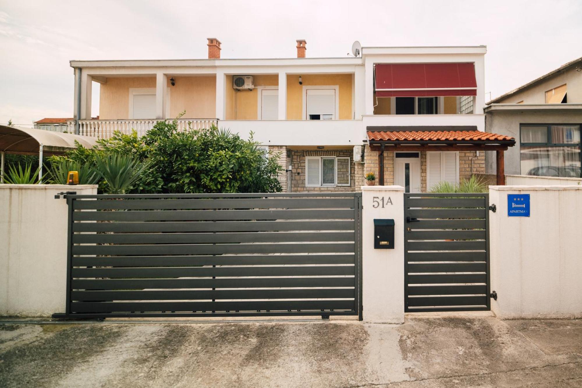 Modern Apartments With Loggia Terrace And Parking Zadar Exterior photo